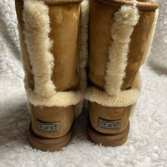 UGG chestnut leather suede with fur accents and metal back plate size 8 - Picture 3 of 16